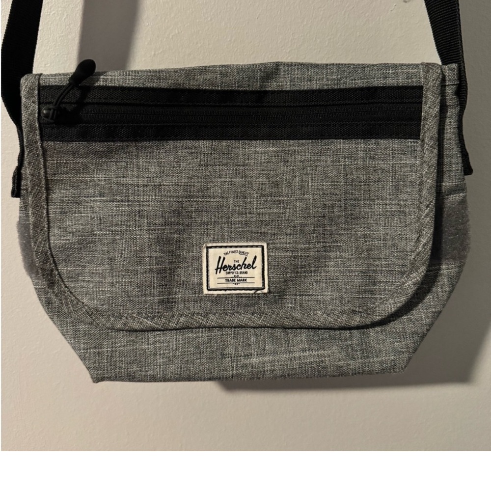 Herschel Supply Company Gray Crossbody Bag EUC
